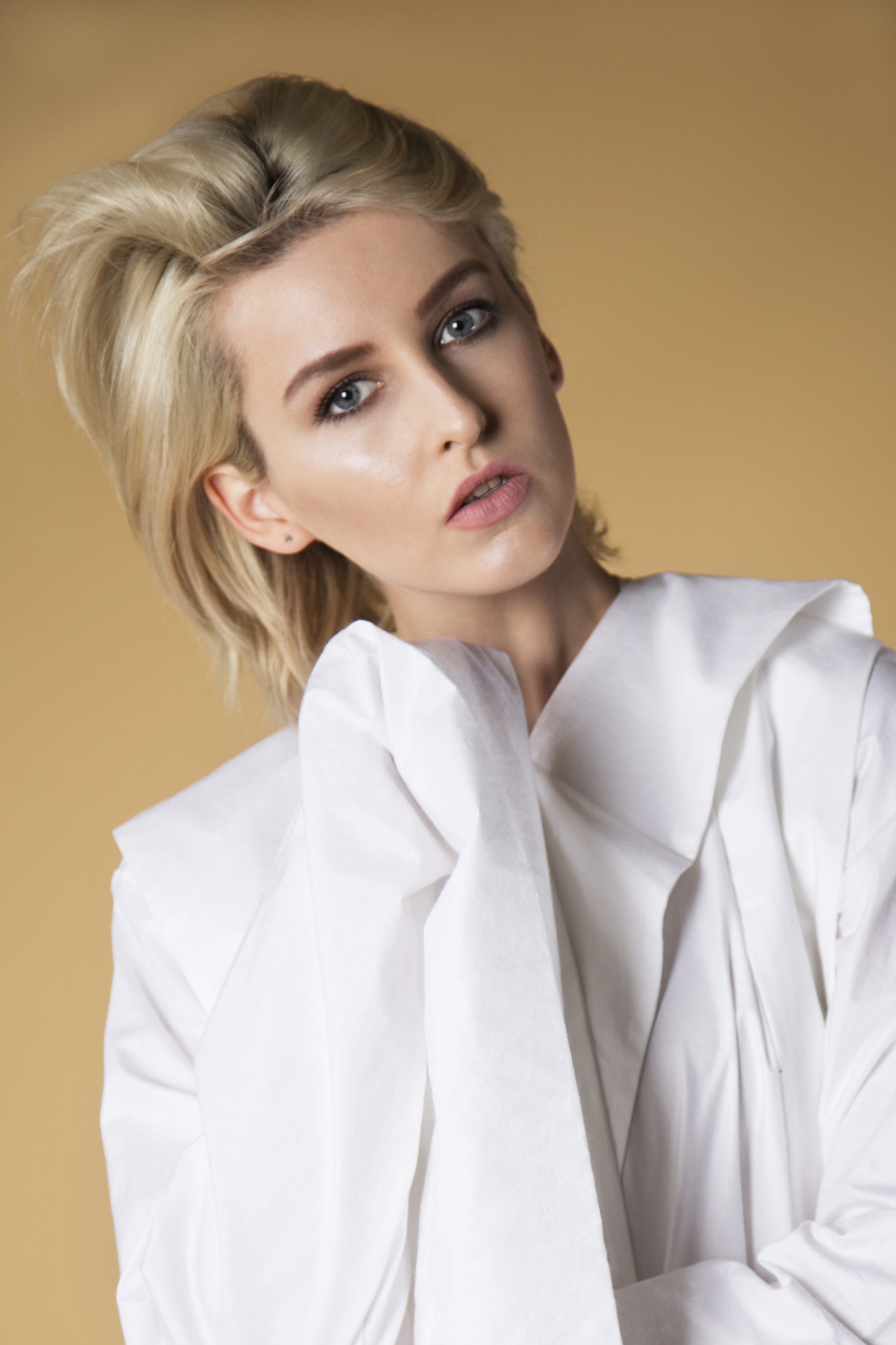 Colorama Paper Background 2.72 x 11m Barley - Image 3