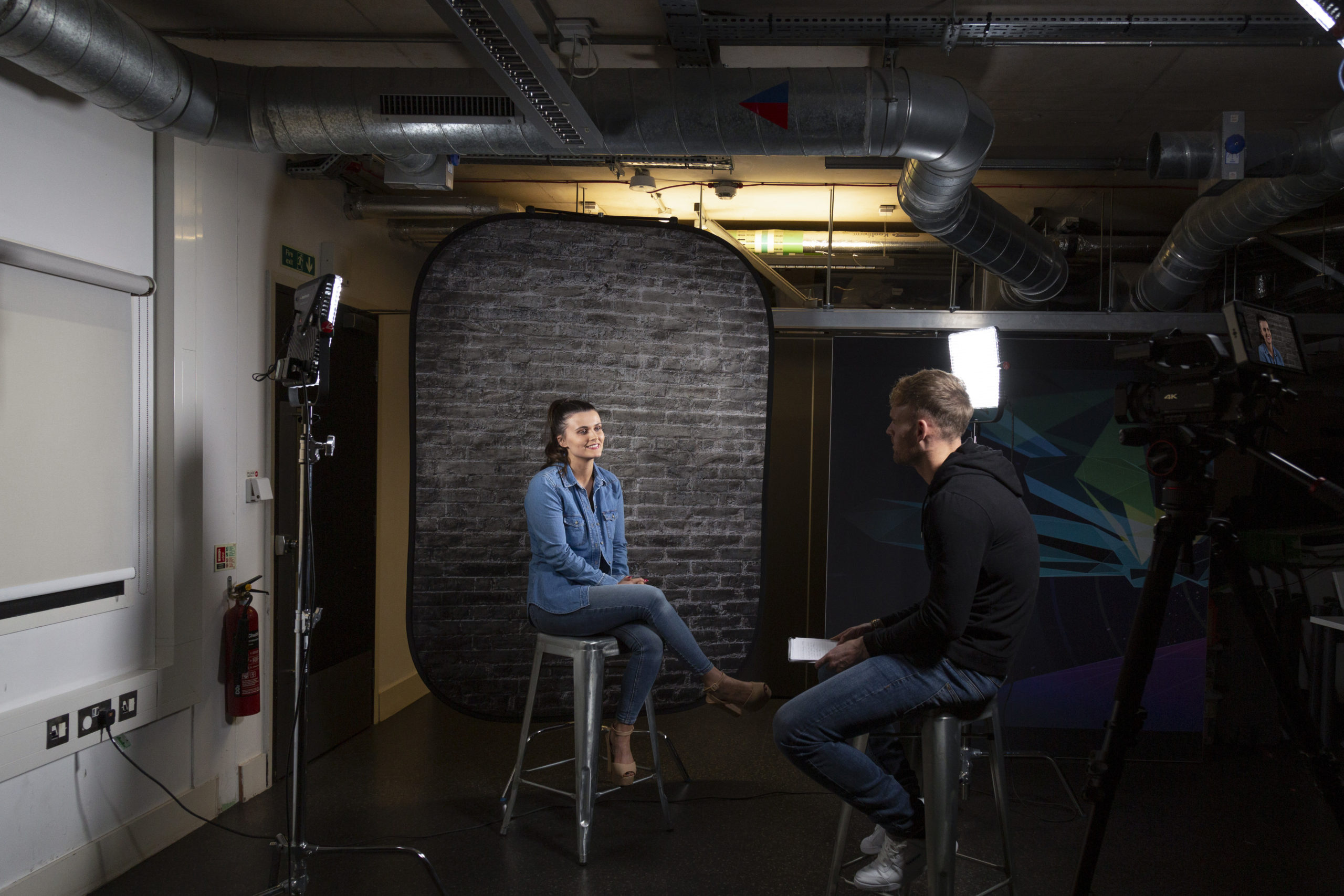 Urban Collapsible 1.5x2.1m Painted White/Industrl Grey Brick - Image 10