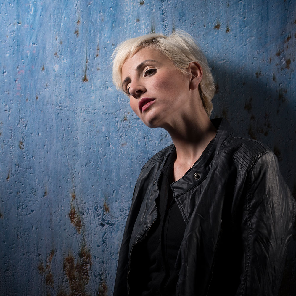 Urban Collapsible 1.5 x 2.1m Rusty Metal/Plaster Wall - Image 6